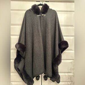 NWT BEAUTIFUL CAPE JACKET WITH FUR TRIMMED HOOD BY TORRID